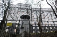 Кабмин обнесли колючей проволокой