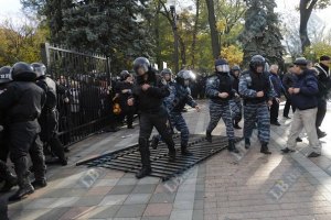 Милиция заявляет, что правоохранителя под Радой ударили кастетом