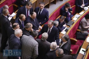 "Регионалов" и коммунистов обвинили в срыве заседания комитета по отставке Кабмина