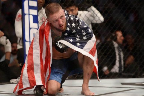 Американский боец UFC нокаутировал соперника редким по изяществу ударом