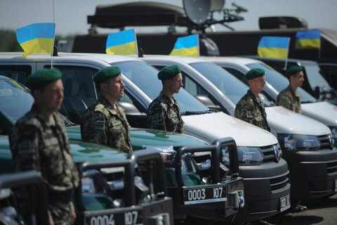 Зарплату пограничников повысили до уровня военных