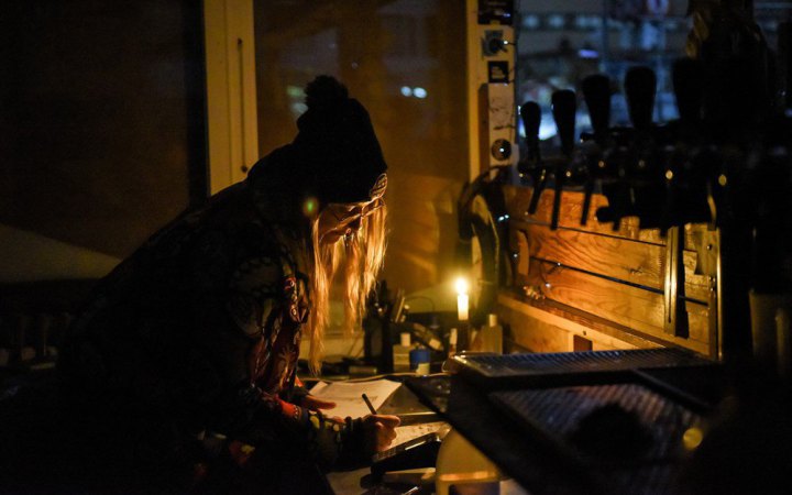 Yasno закликає киян платити за світло попри відключення