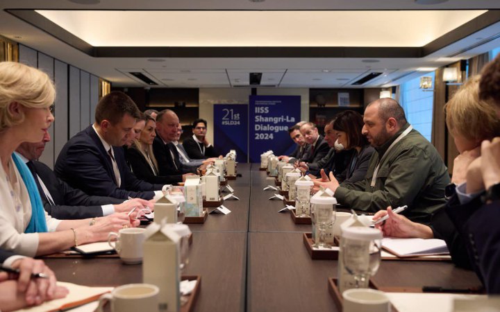 Умєров закликав світові оборонні компанії інвестувати у виробництво зброї в Україні