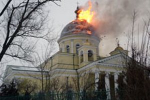 Старинный собор на Одесчине продолжает гореть