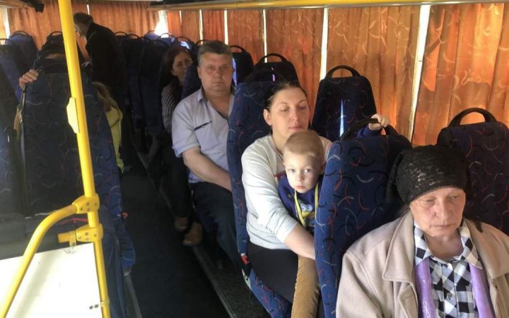 Из Луганской области эвакуировали 53 жителя