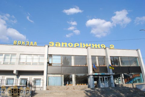 Железнодорожный вокзал и ботсад: оккупанты впервые обстреляли гражданские объекты в Запорожской области (обновлено)