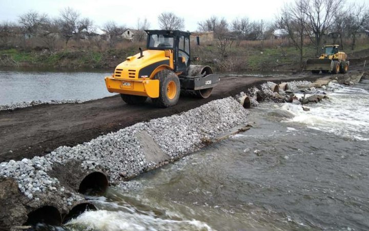 На Херсонщині відновили проїзд мостом, який зруйнували окупанти