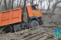 У кар'єрі Харківського району вантажівка підірвалася на міні, є жертви
