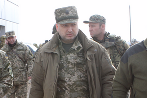 Турчинов: военные готовы отбить любые атаки российской армии