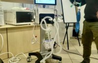 Україна отримала першу партію ШВЛ з "коронавірусного фонду"