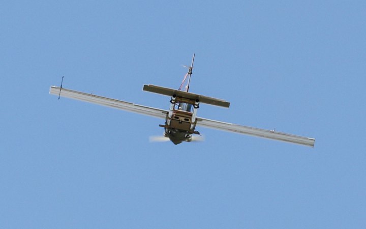 У Харкові російський безпілотник упав біля багатоповерхівки