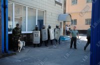 Возле СИЗО собралась группа поддержки Тимошенко 