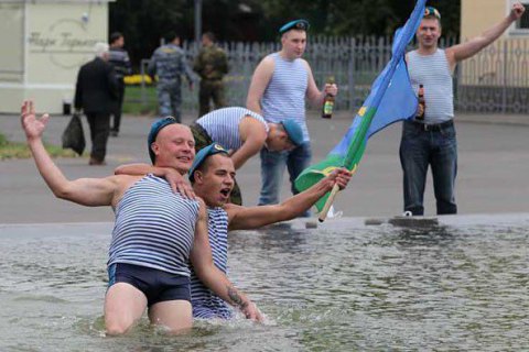 У Росії заворушення в день ВДВ пояснили "рядженими" десантниками