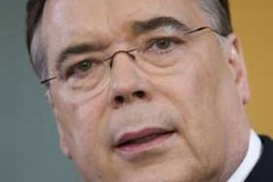 Экс-премьер Исландии оказался на скамье подсудимых