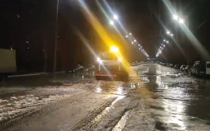 У Києві ліквідовують пошкодження водогону на Борщагівці