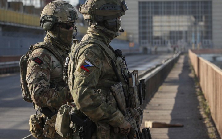 Росіяни атакували лікарню у Херсоні, постраждали люди