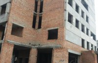 Двое подростков пытались совершить самоубийство в Черновицкой области, прыгнув с недостроя
