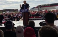 Телохранителям пришлось защищать Трампа во время выступления в Огайо