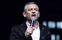 Головна опозиційна партія Туреччини переобрала свого лідера, аби запобігти його усуненню судом