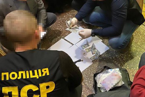 Чиновник Тернопольской райадминистрации попался на взятке 