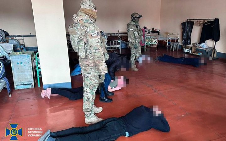 ​Вимагали гроші у родин військовополонених: СБУ викрила в’язнів Рівненської колонії