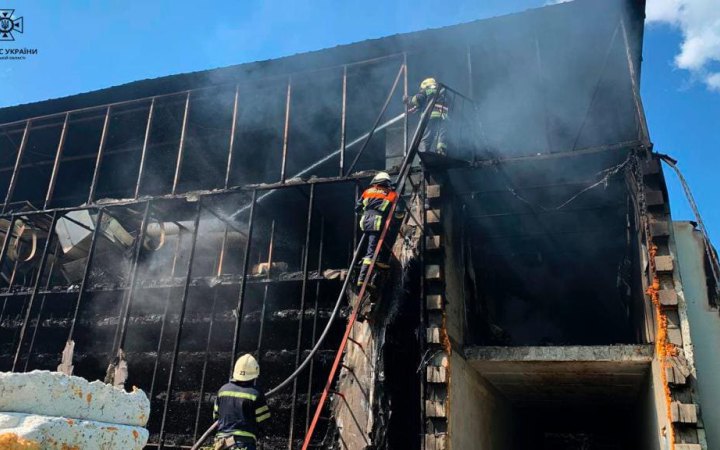 На Київщині горів ангар, у якому вирощували гриби