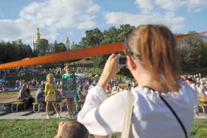 Киевлянам предлагают посмотреть на цветущие камни