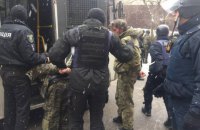 Почти всех участников драки у Соломенского суда отпустили без предъявления подозрений