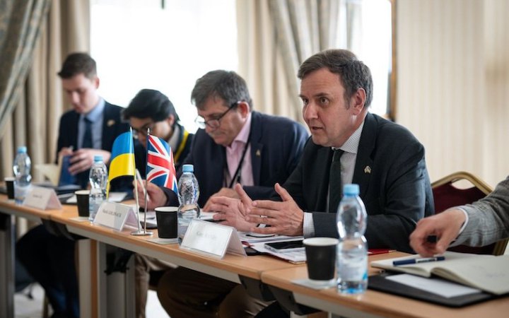 Десятки британських компаній приїхали до Києва на оборонну конференцію