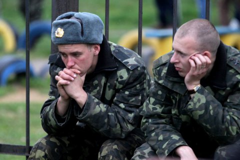 В военном учебном центре срочникам запрещают менять нижнее белье