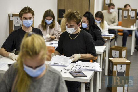 "Євросолідарність" лідирує за підтримкою партій на парламентських виборах, – SOCIS