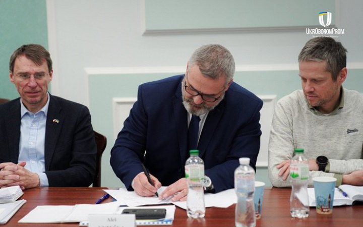 Чехія допомагатиме Україні виробляти бронетехніку