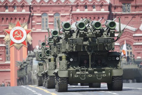 Премьер Армении и президент Азербайджана отказались ехать на парад в Москву