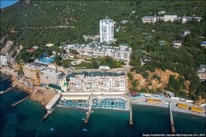 Жителей Крыма пугают изыманием земучастки в пользу россиян. Стороны заявляют о поддельности документа