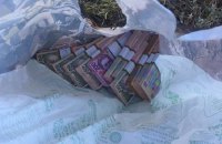 Полиция задержала двух должностных лиц ГФС при получении $20 тыс. взятки