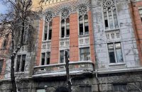 Будівлі Києва, де рятували людей, тепер самі потребують допомоги. Але не всі