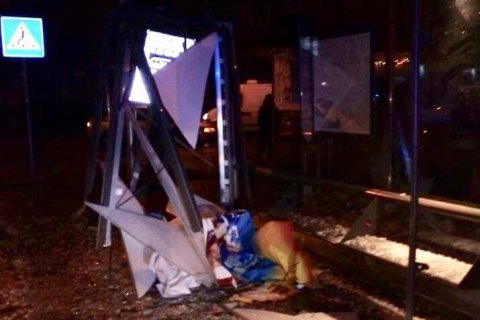Во Львове водитель сбил насмерть женщину на остановке и сбежал