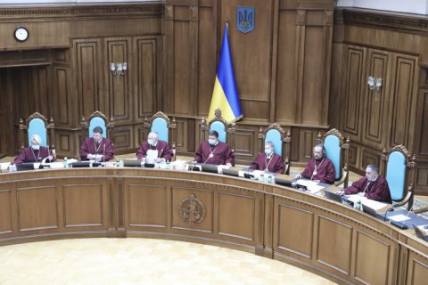 У Конституційному Суді заявили, що Зеленський вийшов за межі своїх повноважень