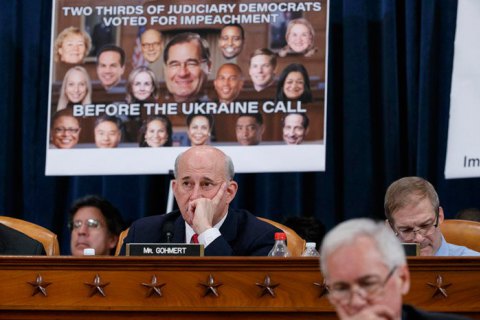 ​Палата представителей Конгресса США объявила Трампу импичмент