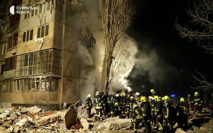 В Одесі ворог вдарив по житловому будинку. Серед жертв є діти (доповнено)