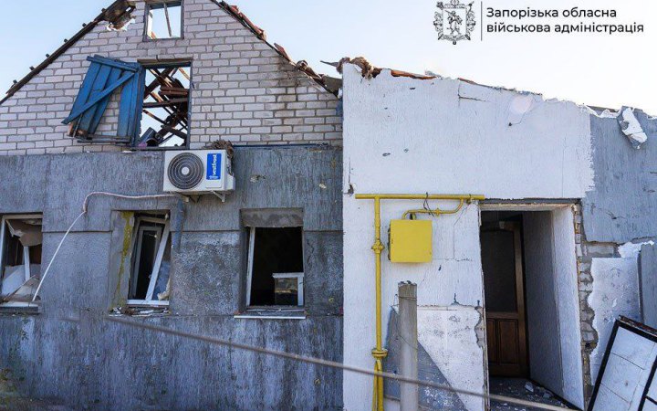 Один чоловік загинув, п'ятеро жінок поранені через російські атаки у Запорізькій області