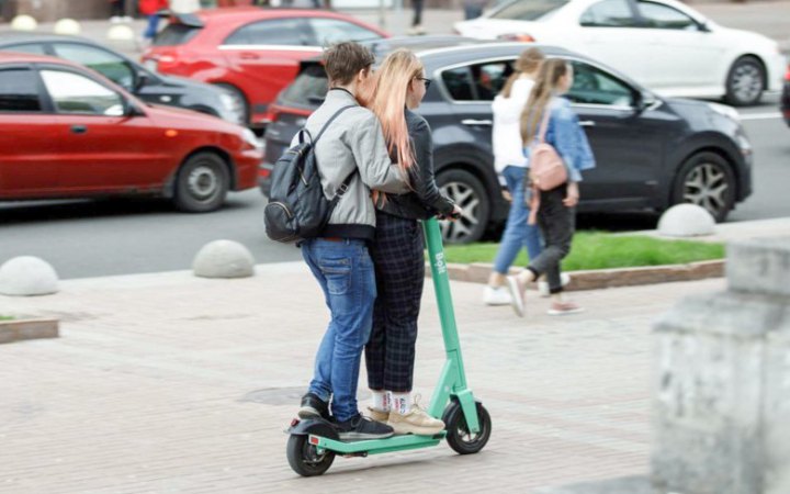 У Львові від початку літа 70 дітей травмувалися під час їзди на електросамокатах