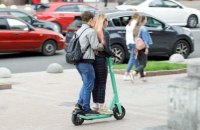 У Львові від початку літа 70 дітей травмувалися під час їзди на електросамокатах