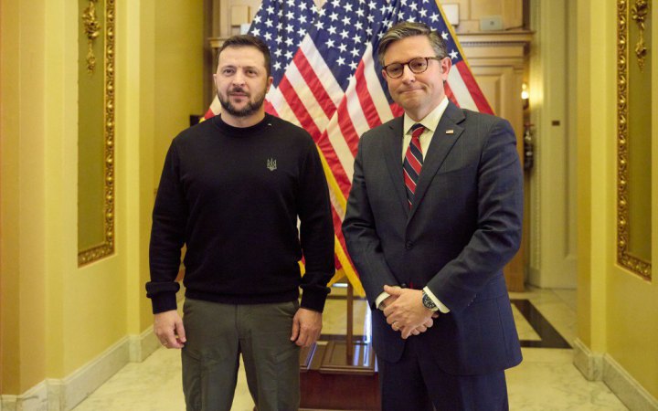 Зеленський провів розмову зі спікером Палати представників США Джонсоном