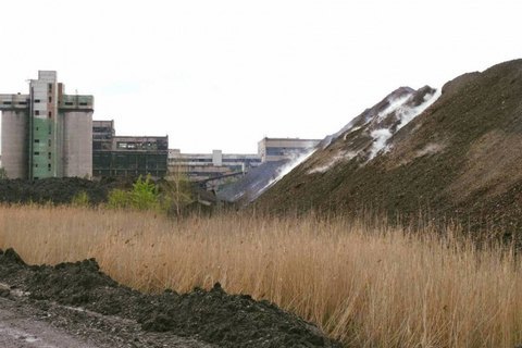 Кабмін виділив ще 12 млн грн на гасіння терикону, через який Гройсман вилаяв Зубка
