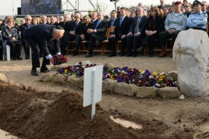 Ариэля Шарона похоронили на семейной ферме