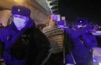 В аэропорту "Внуково" продолжаются задержания сторонников Навального