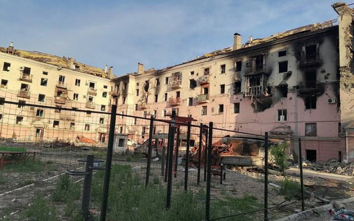 Під завалами будинку в Маріуполі виявили ще сто тіл загиблих