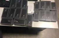 ​В аэропорту "Борисполь" таможенники изъяли 21 контрабандный iPhone-8