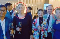 Представниця Федерації підводного спорту України фотографувалася із представником РФ на асамблеї у Сербії